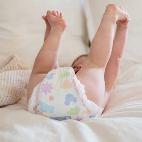 Huggies Snug Dry Diapers   -Size 8 - 48ct