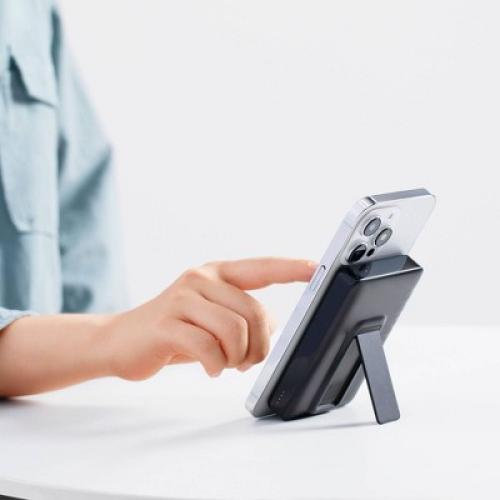 Anker MagGo 10000mAh Power Bank with Kickstand - Black