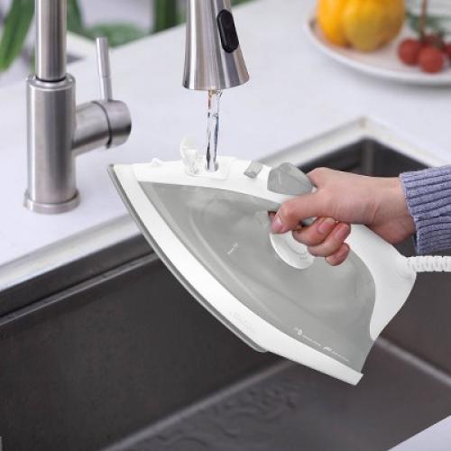 Sunbeam 1200W Compact Steam Iron with Shot of Steam Feature