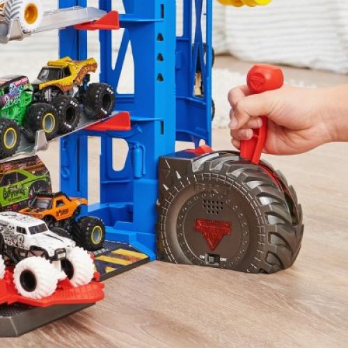 Monster Jam Garage Playset