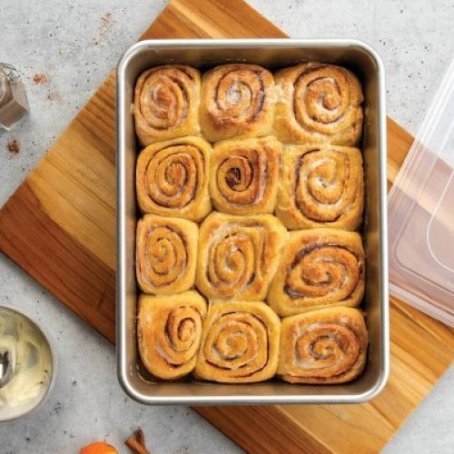 Nordic Ware 9x13 Aluminum Pan with Lid Silver