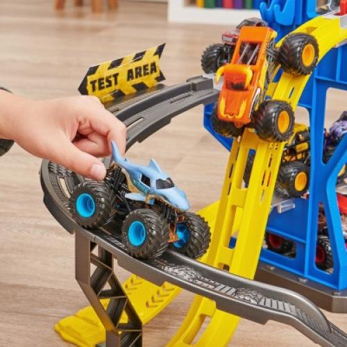 Monster Jam Garage Playset