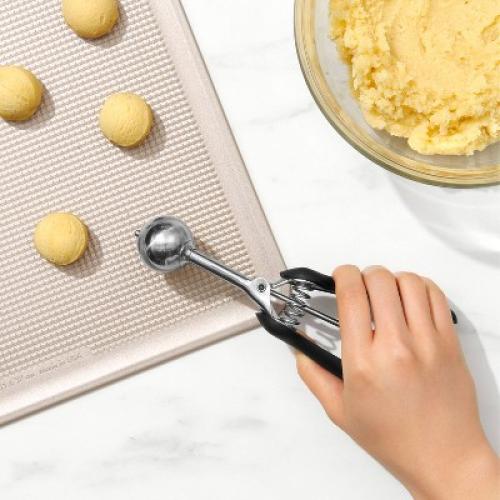 OXO Stainless Steel Small Cookie Scoop: Dishwasher-Safe, 0.33 Volume, Black, Food Scoops, 8 Length