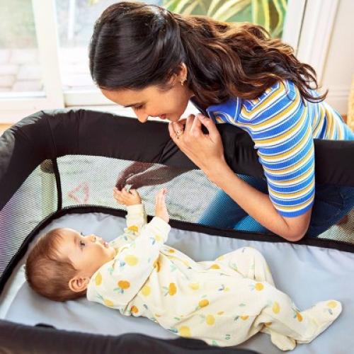 Munchkin Ultra-Lite 3-in-1 Playard, Crib and Bassinet - Black MAY HAVE MISSING PIECES