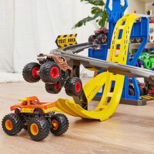 Monster Jam Garage Playset