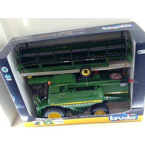 Bruder John Deere T670i Combine Harvester