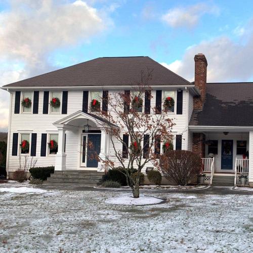 Builders Edge Size 14.5 in. x 39 in. Louvered Vinyl Exterior Shutters Pair in White