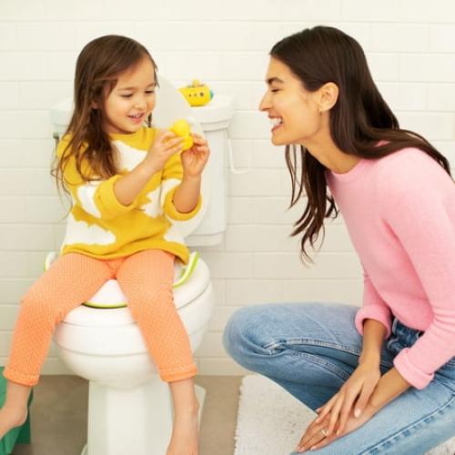 Munchkin® Sturdy™ Toddler Potty Seat, Built-in Handles, Green, Unisex‼️light dirt and good condition‼️