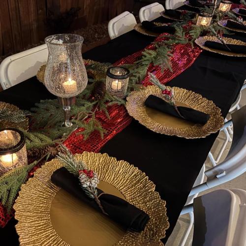 Coloch Set of 12 Gold Charger Plates, 13 Plastic Reef Serving Chargers for Dinner Plate Reusable Round Shiny Decorative Charger Plate for Wedding, Catering, Parties, Christmas, Home Dinner Use
