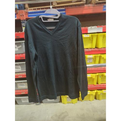 SIZE MEDIUM. Men's Long Sleeve V-Neck Sweater.