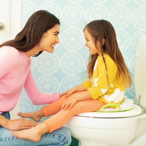 Munchkin® Sturdy™ Toddler Potty Seat, Built-in Handles, Green, Unisex‼️light dirt and good condition‼️