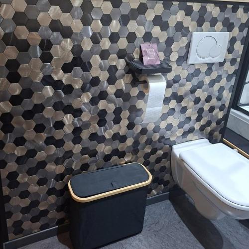 Hexagon Peel and Stick Backsplah Tile | Mix Brown Self Adhesive Kitchen Backsplash Tiles | Stick On Bathroom Wall Tiles | 11 Tiles