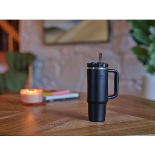 STANLEY Quencher H2.0 Tumbler with Handle 30 oz | Flowstate 3-Position Lid | Cup Holder Compatible for Travel | Insulated Stainless Steel Cup | BPA-Free | Black 2.0