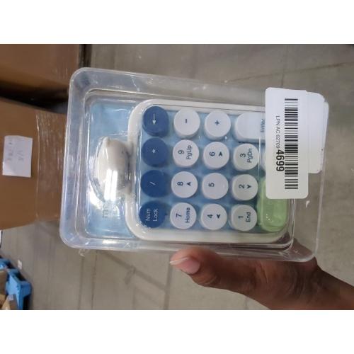 Lomiluskr Wireless Number Keypad with Cute Silicone Bear, 18 Colorful Round Keys Numpad, 2.4G USB Wireless Connection, Portable Financial Accounting Numeric Keyboard, Suitable for PC, Laptop (Blue)