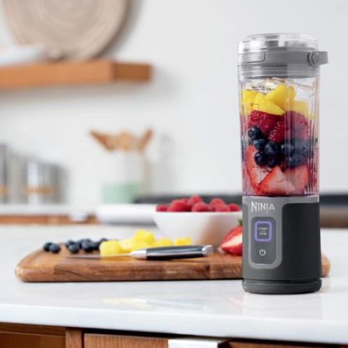 Ninja Blast 16 oz Portable Personal Blender with Leak Proof Lid and Easy Sip Spout, Smoothie Blender, Black BC100BK