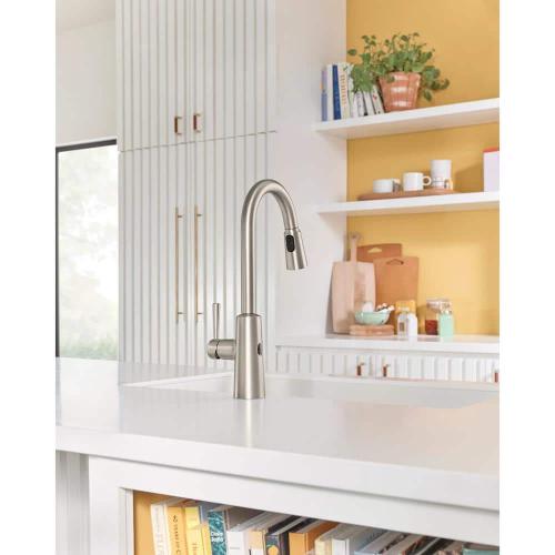Riley Touchless Single Handle Pull-Down Sprayer Kitchen Faucet in Spot Resist Stainless