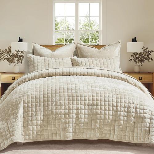 RECYCO Luxury Velvet Quilt Set King Size Bedding Sets, Ultra Soft Velvet Comforter Set, Lightweight Channel Box Stitch Oversized Bedspread Coverlet for All Season, with 2 Shams, Beige
