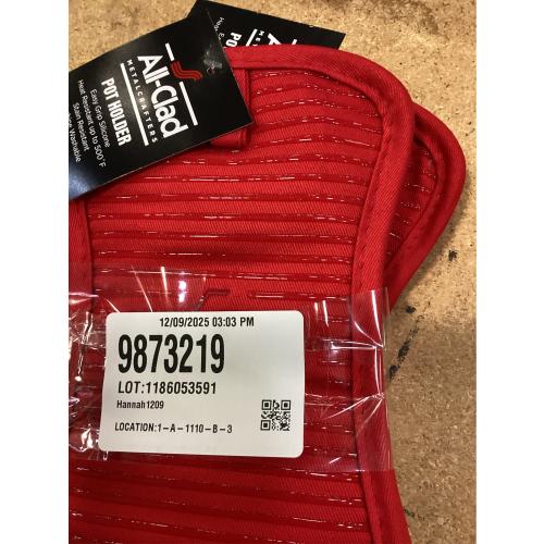 All-Clad Textiles Deluxe Heat and Stain Resistant Pot Holder. Silicone Treated Heavyweight 100-Percent Cotton Twill Hot Pad, Machine Washable, 6-inches by 10-inches, Chili Red pack of 2