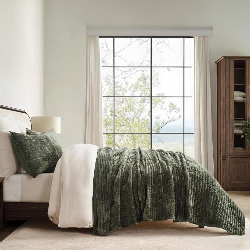EVERGRACE Velvet Quilt Set King Size, Luxurious Soft Striped Channel Bedding Set, Lightweight Velvet Comforter for All Season, Oversized Bedspread Coverlet with 2 Matching Shams, Olive Green