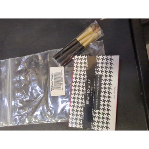 Ready to Wear New York Spotlight Eyeshadow Collection Sultry pallette