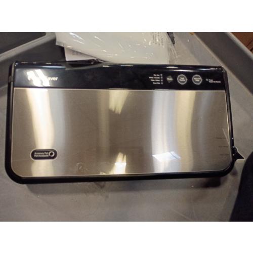 FoodSaver Vacuum Sealing System Handheld Sealer Single Handed Operation