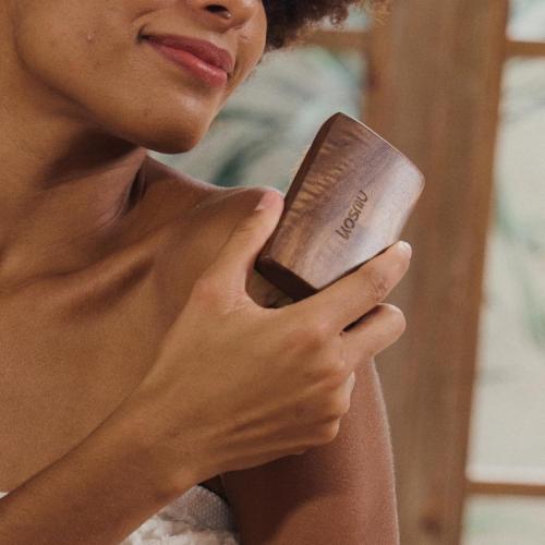 Luxury Natural Walnut Wood Boar Bristle Body Brush | Exfoliating & Detoxifying for All Skin Type | Sweeps Away Dead Skin Cells for Luminous, Smooth Skin | for Wet and Dry Use (Body Brush Set)