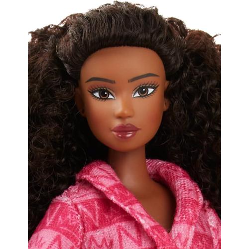 Naturalistas Paige 3 Fashion Doll with Wash Day Fashion Pack, 11.5 Inch Articulated Doll with Authentic Textured Hair, Poseable Collectible Doll for Kids Ages 3
