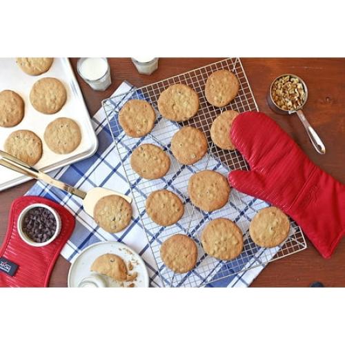 All-Clad Textiles Deluxe Heat and Stain Resistant Pot Holder. Silicone Treated Heavyweight 100-Percent Cotton Twill Hot Pad, Machine Washable, 6-inches by 10-inches, Chili Red pack of 2