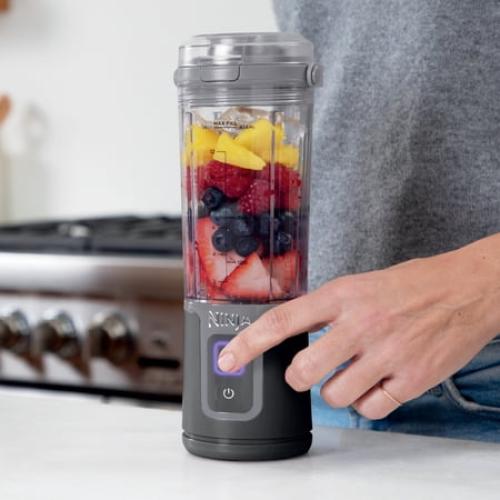 Ninja Blast 16 oz Portable Personal Blender with Leak Proof Lid and Easy Sip Spout, Smoothie Blender, Black BC100BK