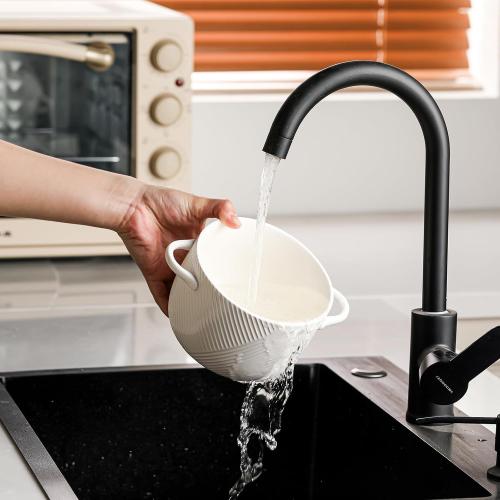 Ceramic Soup Bowl with Lid & Handle, Microwave Safe 32 oz, White