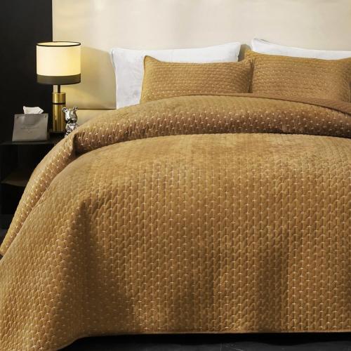 Powdion Luxury Velvet Quilt King Size, Lightweight 3PCS King Quilt Bedding Set with 2 Pillow Shams 20x26, Oversized Queen Bedspread, All-Season Ultra-Soft Comforter for Bedroom Home Decor Caramel Gold