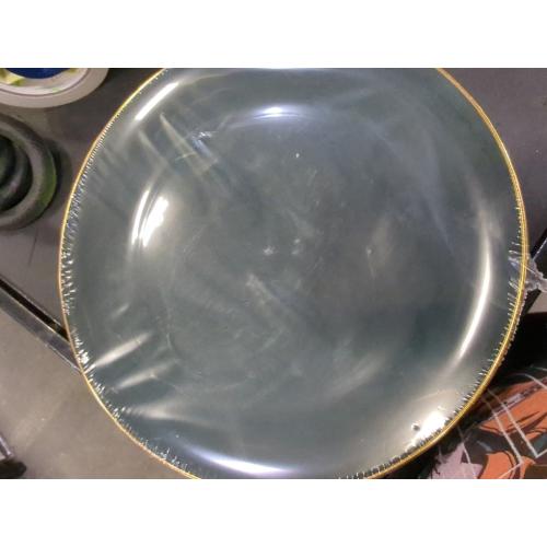 Green and Gold Plastic Plates 10.25″ Disposable Dinner Plate