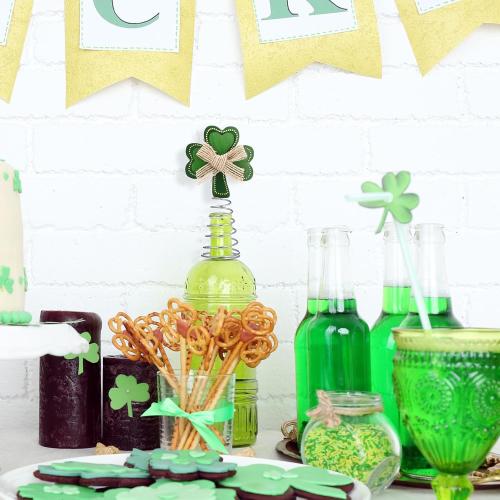 Zomiboo St Patrick's Day Miniature Tree Topper with Lucky Shamrock Decoration St Patrick's Day Ornaments Irish Theme Tree Decoration for Holiday Party Supplies Gift