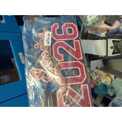 Senior 2026 Sign Wooden Graduation Decorations Gold Graduation Hanging Decor 2026 Grad Letter Sign Wooden Photo Booth Prop for Senior Night High College School Celebration Grad Party Supplies(red ♥️)