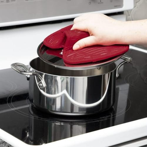 All-Clad Textiles Deluxe Heat and Stain Resistant Pot Holder. Silicone Treated Heavyweight 100-Percent Cotton Twill Hot Pad, Machine Washable, 6-inches by 10-inches, Chili Red pack of 2
