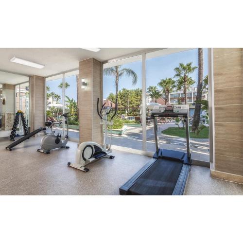 Lithonia Lighting 4 ft. 4000/5000/6000 Lumens Integrated LED Triac Dimming White Wraparound Light, Switchable Color Temperature (Dent; see the picture)