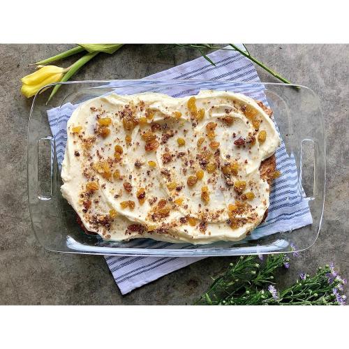 Pyrex Deep 9 x 13 in. Rectangular Glass Baking Dish with Sage Green Lid