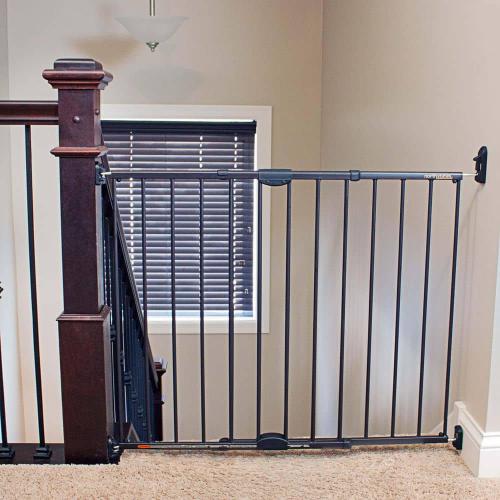 Easy Swing and Lock Series 2,31 in. Stairway Child Safety Gate